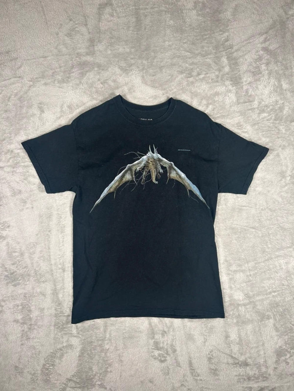 posty co concert dragon graphic tee size M